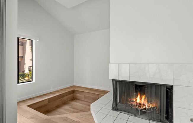 Spacious 3Beds+2.5Baths Townhouse With A Bonus Room