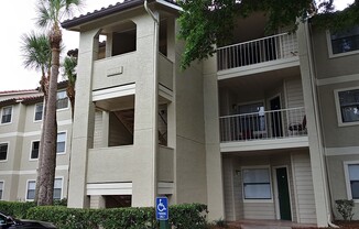 Lovely 2/2 Condo in Kissimmee right outside of Celebration. Just minutes to Disney!