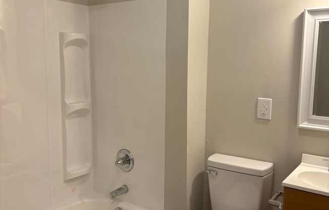 1 bed, 1 bath, $895, Unit #6