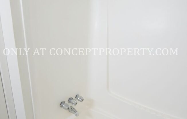 2 beds, 1.5 baths, 1,040 sqft, $1,249, Unit 17