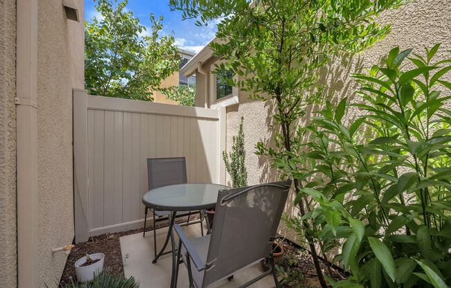 4 beds, 3 baths, $2,900