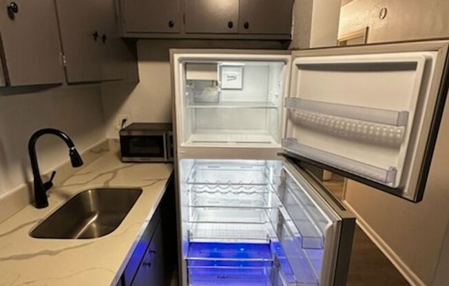 1 bed, 1 bath, 607 sqft, $1,395, Unit 105