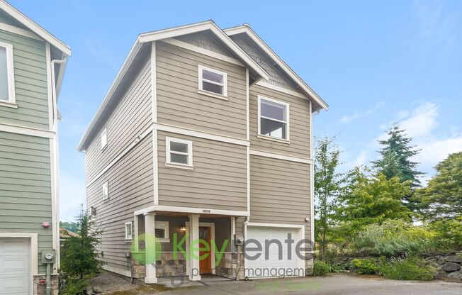 Stunning 3 Bed, 3.5 Bath Seattle Home with En Suites, Solar, and A/C