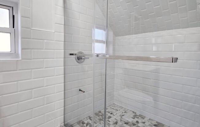 600 E 5 ST