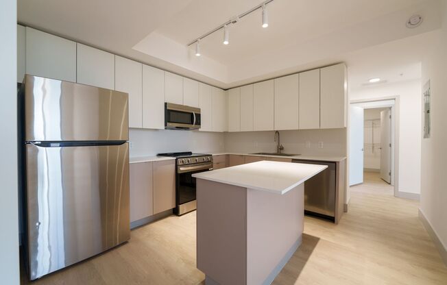 3 beds, 2 baths, 1,299 sqft, $3,600, Unit 525