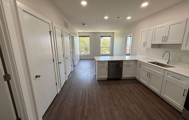 2 beds, 2 baths, 915 sqft, $1,495, Unit 204 - B957