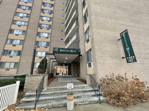 1025 Hancock St