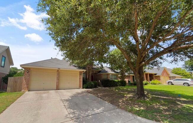 Spacious 4-Bedroom Home with Dual Master Suites in Prime Fort Worth Location!