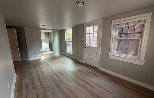 2Bed/1bath Duplex in Hyde Park with Small Yard