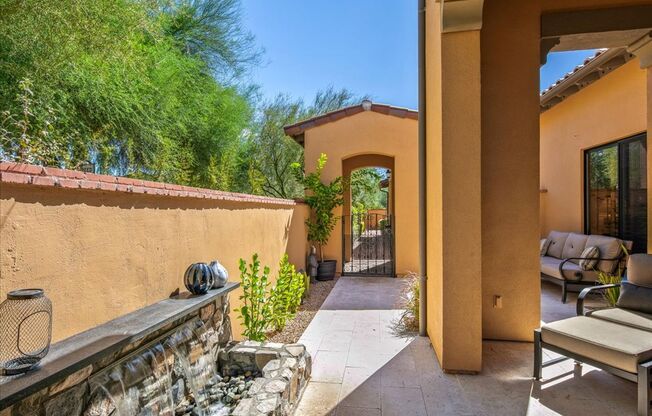 Furnished or Unfurnished Option -  Beautiful 3-bedroom, 2 bathroom home in the heart of Scottsdale, Arizona!