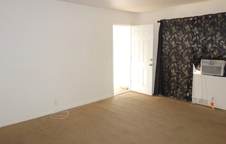 3 beds, 1 bath, $900, Unit 3018 E 61st St