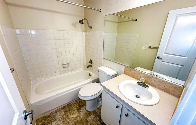 2 beds, 1 bath, 834 sqft, $1,895, Unit 205