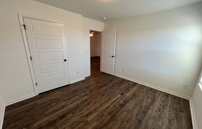 3 beds, 2 baths, $1,499