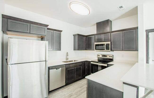 2 beds, 2 baths, $1,595, Unit PIN #222 CL #209