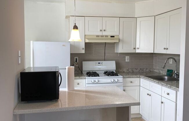 2 beds, 1 bath, $1,540, Unit 648 N 33rd St B - Whole Unit