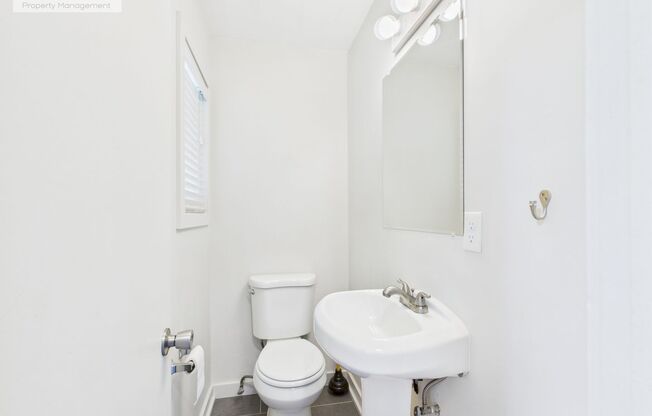 Spacious 4-Bedroom Apartment Just 4 Blocks from MSU!