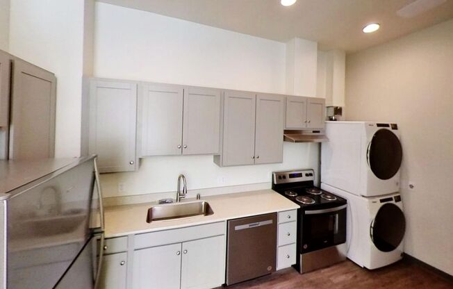 Studio, 1 bath, 397 sqft, $1,450, Unit 114