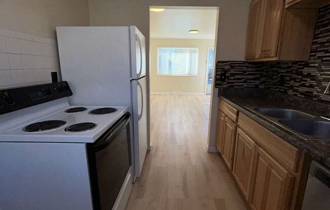 2 beds, 1 bath, $2,400, Unit Unit #2