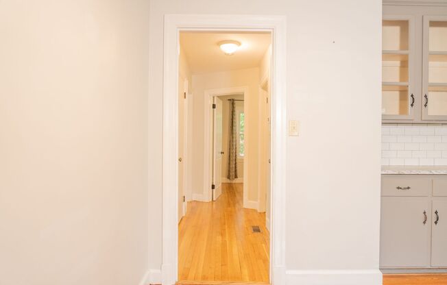 2 beds, 1 bath, $2,300