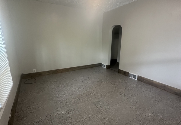 3244 W 92 ST