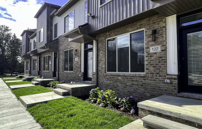 Beautiful  Maple Place Apartments - Southfield MI