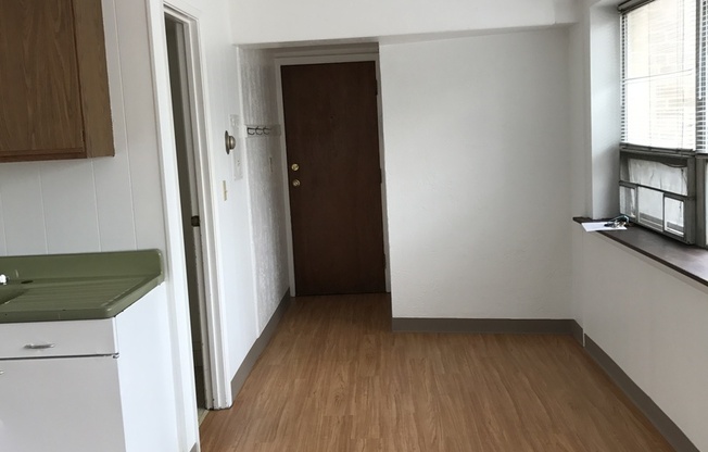 1 bed, 1 bath, 400 sqft, $1,095, Unit 201