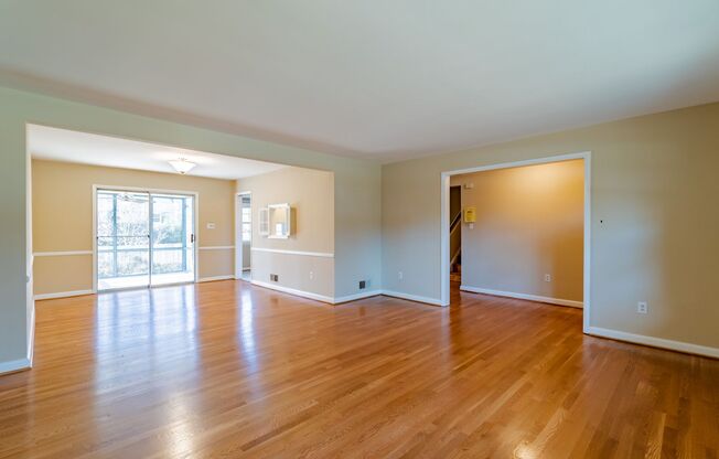 Gorgeous 4 Bed 3 Bath Brick Home In Serene Hollindale