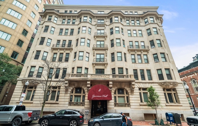 1 bed, 1 bath, 565 sqft, $3,370, Unit 606