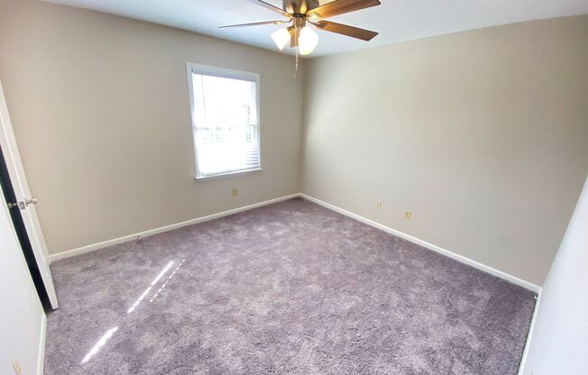 2 beds, 1.5 baths, 832 sqft, $1,250, Unit 802 Oakwood Villa