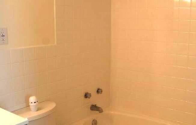 2 beds, 2 baths, $2,450, Unit # 813