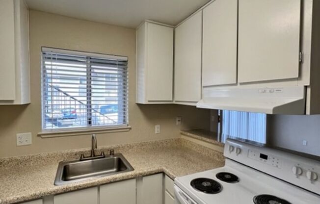 1 bed, 1 bath, 700 sqft, $1,500, Unit 85