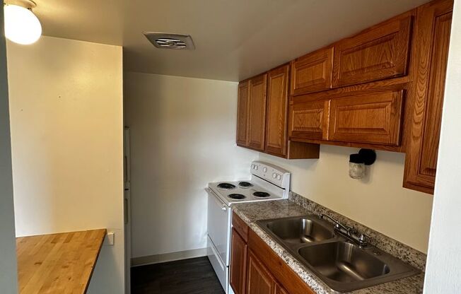 320 Whitestown