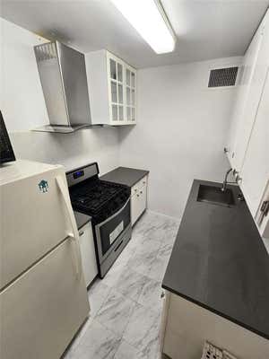 1 bed, 1 bath, 750 sqft, $3,200, Unit 21K