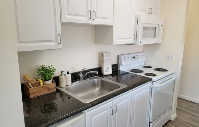 2 beds, 1 bath, 859 sqft, $2,795, Unit C-302