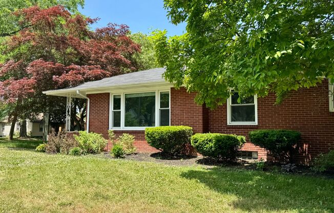 1436 Plymouth SE- Corner lot, Laundry, Garage. OPEN HOUSE 7/24 4-6pm