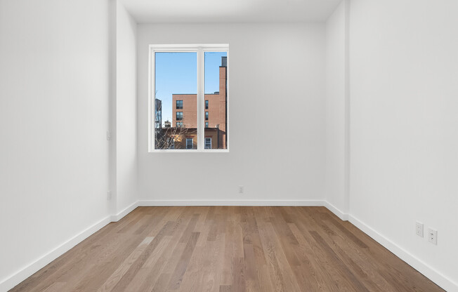1122 MANHATTAN AVE