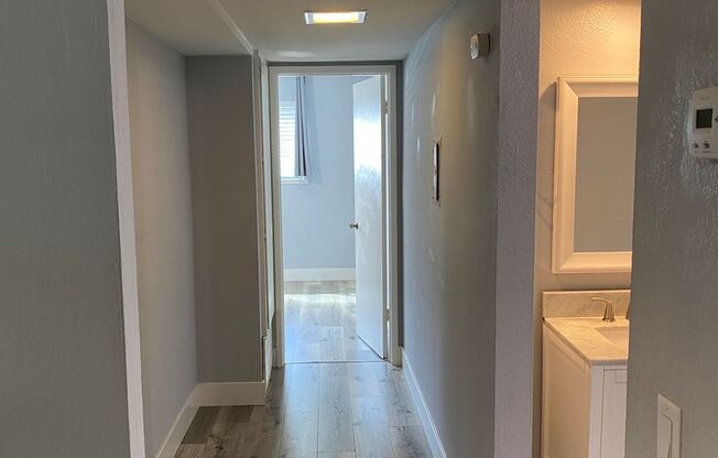 2 beds, 1 bath, 700 sqft, $1,850, Unit 4