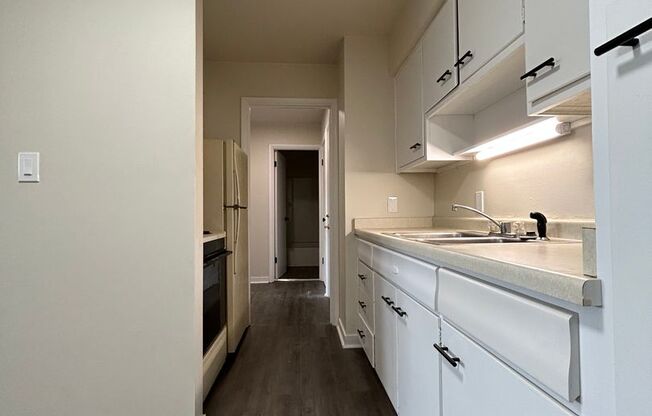 1 bed, 1 bath, 815 sqft, $845