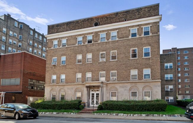 Studio, 1 bath, 467 sqft, $1,250, Unit King Edward Annex 24