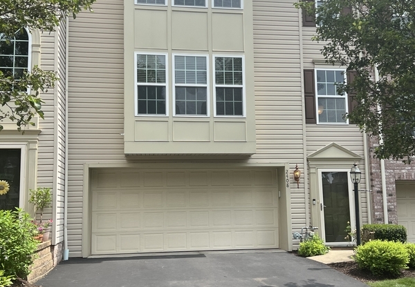 2048 MICHAEL DR