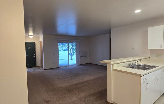 2 beds, 1 bath, 850 sqft, $1,259, Unit PL   7612