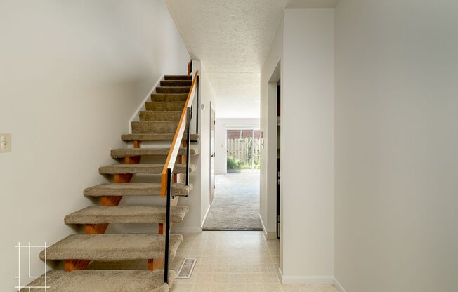 2 beds, 1.5 baths, $1,350, Unit 393 E Buttles Ave Apt. F