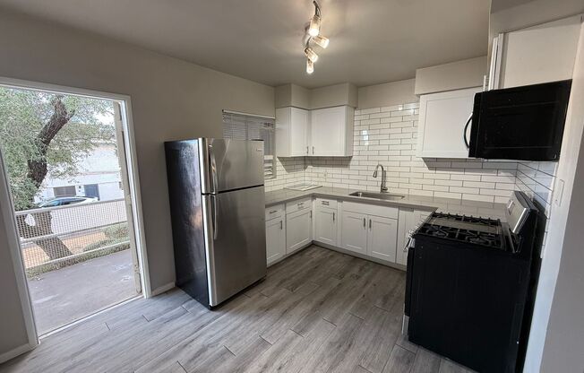 2 beds, 1 bath, 880 sqft, $1,395, Unit 3620-31