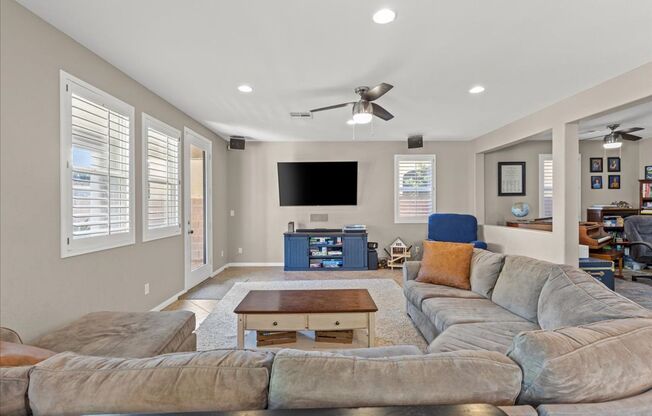 3 bedroom Home in Summerlin with a Large Backyard