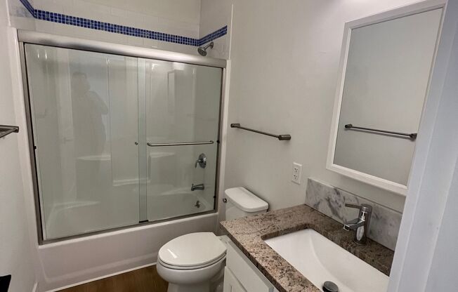 Beautiful 2 bedroom/2 bathroom Apartment Unit