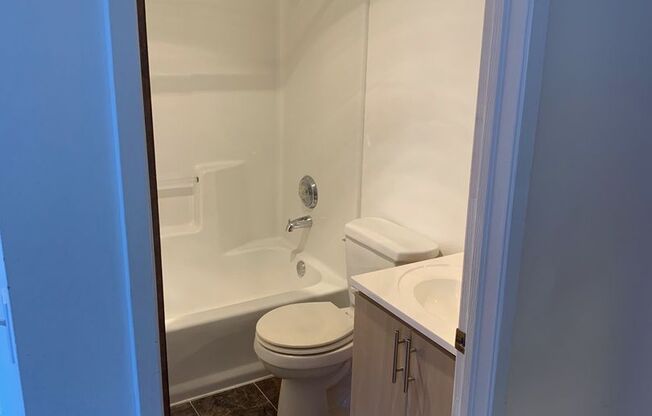 Studio, 1 bath, 315 sqft, $1,200