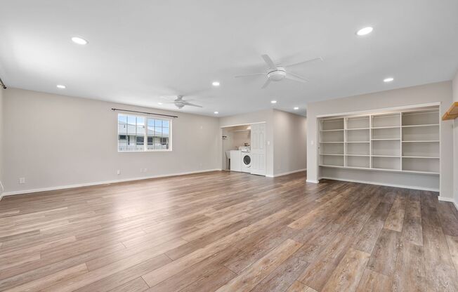 6 BED/3 BATH HOME in KULIOUOU VALLEY! Renovated with HUGE Backyard - Pet Friendly!!