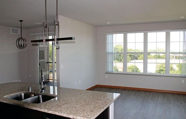 1 bed, 1 bath, 650 sqft, $1,695, Unit 7710-406