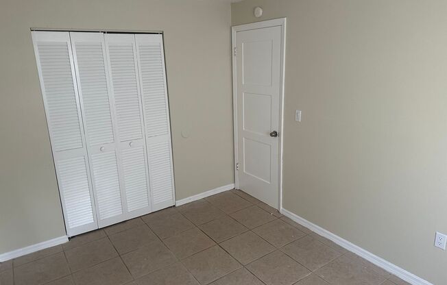 2 beds, 1 bath, $1,300