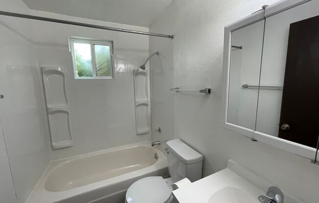 2 beds, 1 bath, $1,000, Unit 2